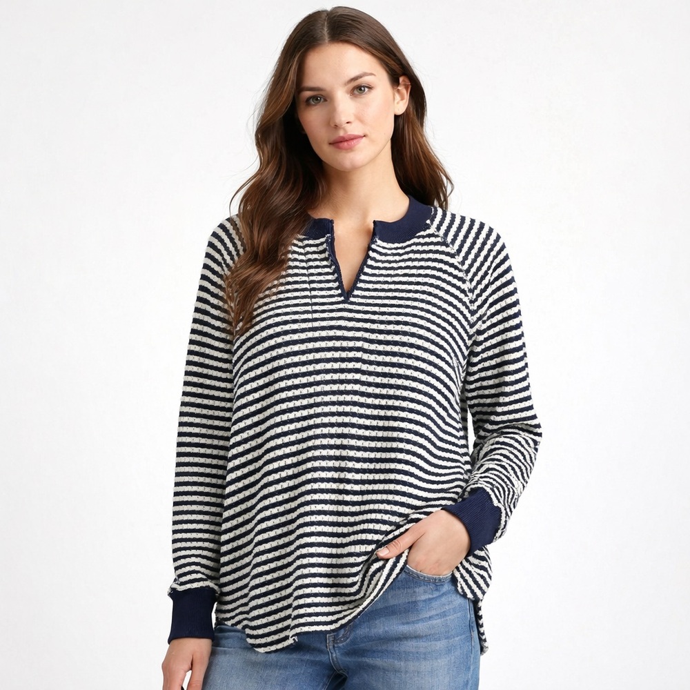 American Eagle Navy Off White Striped Textured Knit Sweater Size Small Oversized